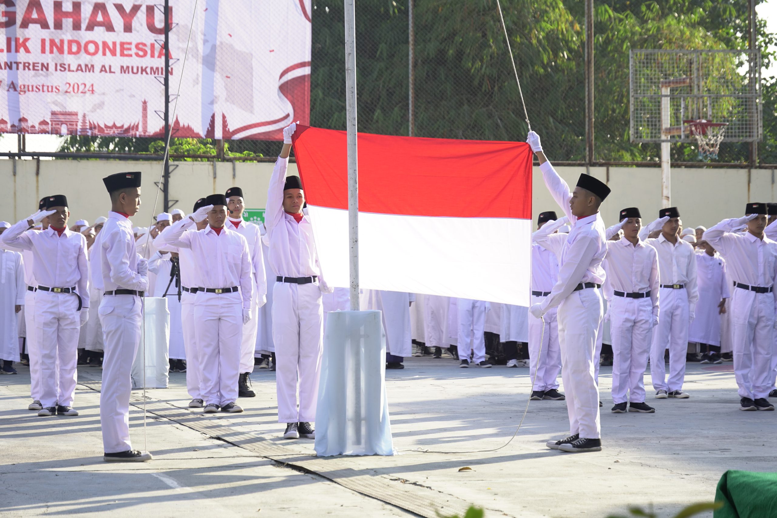 Pondok Pesantren Al Mukmin Ngruki Sukoharjo menggelar upacara HUT kemerdekaan ke-79 RI