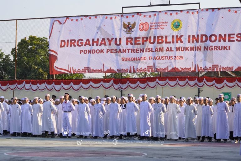 Kenang Perjuangan Kemerdekaan, Almukmin Ngruki Selenggarakan Upacara Bendera