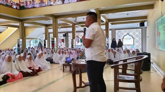 Penyuluhan Hukum tentang Bullying di Pondok Pesantren Darul Hijroh oleh LBH IKAPPIM