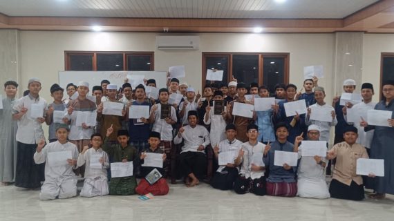 Mulazamah Santri Ngruki Khatam Kitab “Bahjatuth Thulab fi Adabit Thulab”