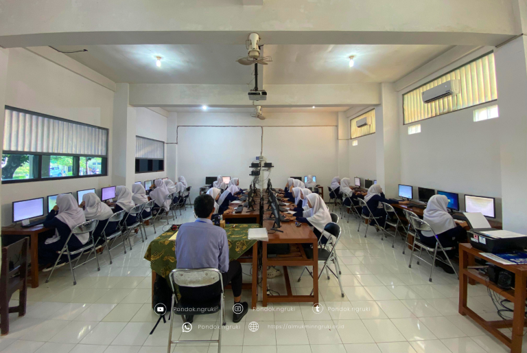 SANTRI AL MUKMIN NGRUKI IKUTI TKA GELOMBANG 2