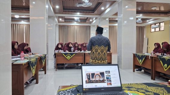 Pengurus Pusat IKAPPIM Berikan Pembekalan Santriwati Menjelang Wisuda di Ponpes Al Mukmin Ngruki