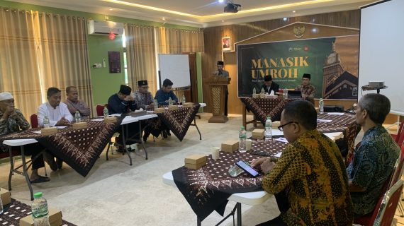 Manasik Umroh Al Mukmin Wisata Muslim, Bekali Asatidz dan Asatidzah Menuju Tanah Suci