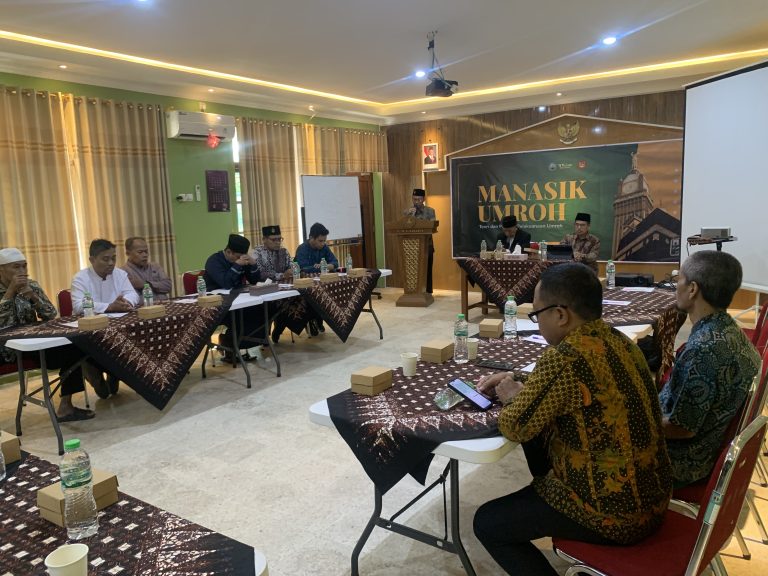 Manasik Umroh Al Mukmin Wisata Muslim, Bekali Asatidz dan Asatidzah Menuju Tanah Suci